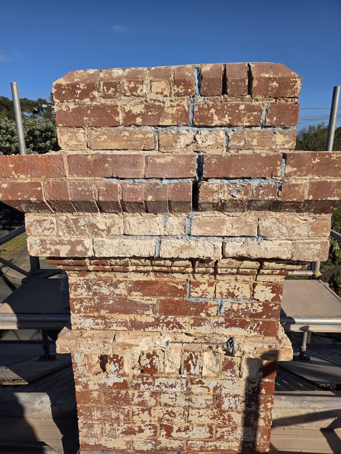Crack stitching repairs to heritage brickwork